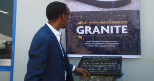 Perezida wa Repubulika, Paul Kagame ashyira ibuye ry'ifatizo ku ruganda rwa East African Granite Industries.