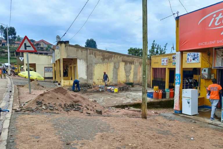 Mu Gasarenda hari n'abamaze gushyiraho amapave