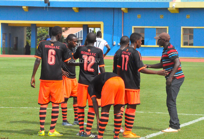 Gatera Moussa umutoza w'Isonga, aha amabwiriza abasore be