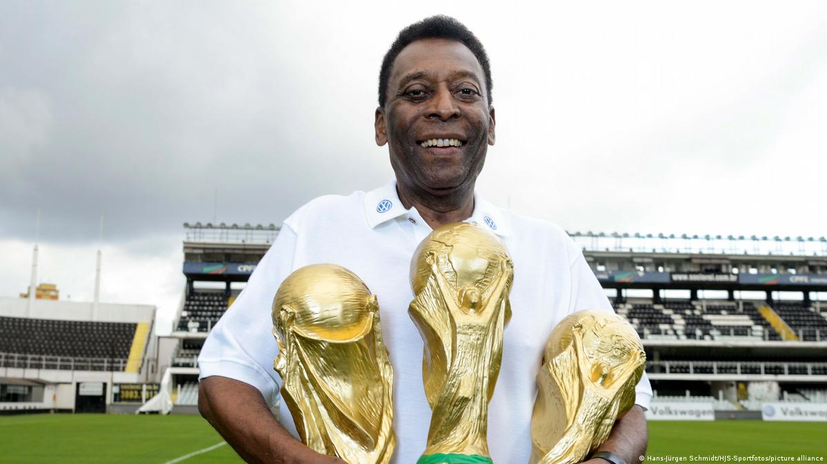 Pelé niwe mukinnyi mu mateka ya ruhago wegukanye ibikombe by'Isi bitatu