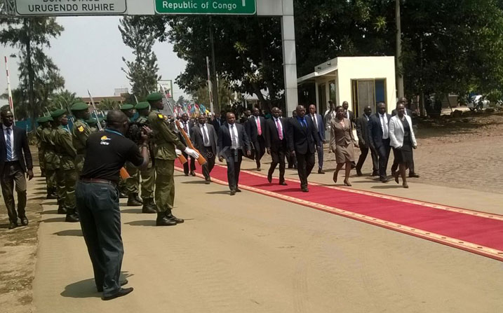 Perezida Kabila akigera mu Rwanda, saa 11:40.