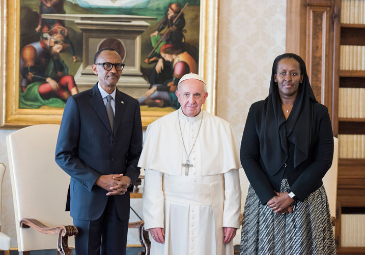 Perezida Kagame na Madame Jeannette Kagame bakiriwe na Papa Francis i Roma 