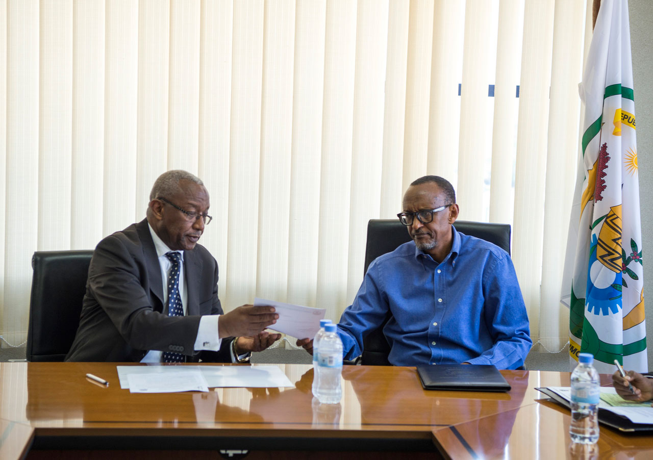 Komisiyo y’Amatora yakiriye kandidatire ya Paul Kagame(Video) - Kigali ...