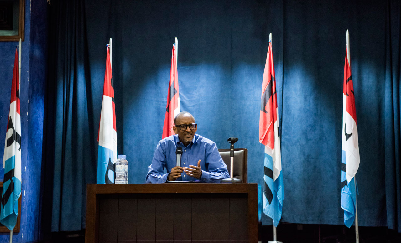 Perezida Kagame yatangarije abanyamakuru aho ahagaze kuri bimwe mu bivugwa ku Rwanda.