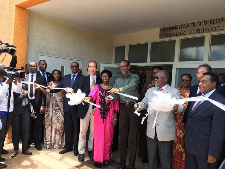 Perezida Kagame na Perezida Magufuli bafungura "Rusumo One Border Post".