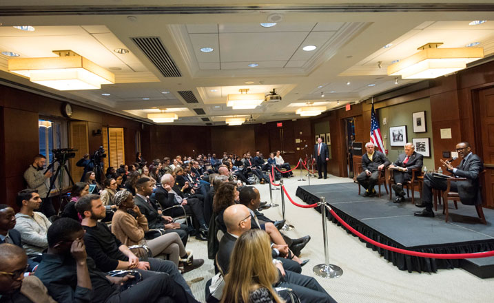 Perezida Kagame yaganiriye n'abanyeshuri ba Havard