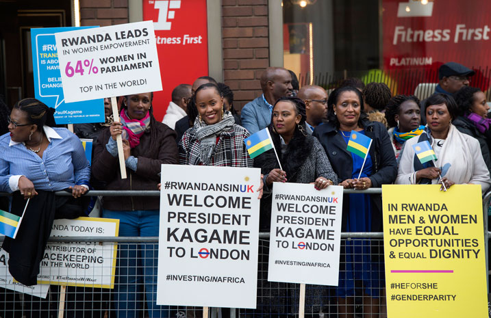 Abanyarwanda baba mu Bwongereza bari baje kwakira Perezida Kagame 