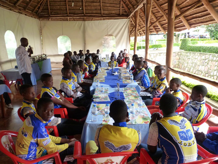 Perezida wa FERWACY yabwiye Abanyarwamagana ko ari bo bazatsinda Abanya Eritrea.