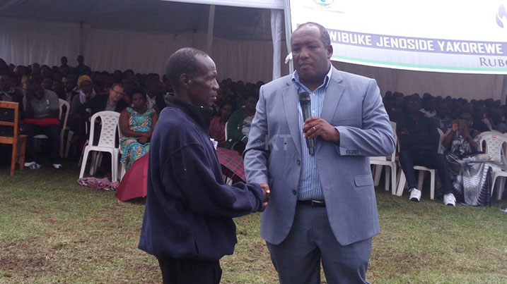 Perezida wa Ibuka, Jean Pierre Dusingizemungu,ashimira Burimwinyundo umutima utabara yagize.