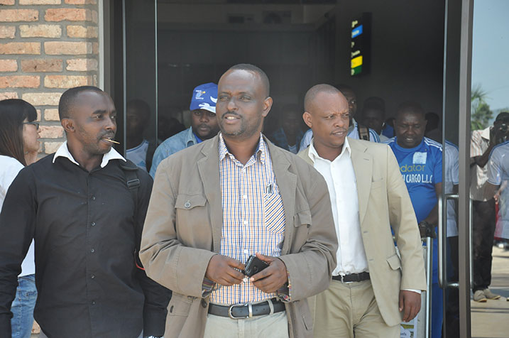 Perezida Ntampaka niwe waje abari imbere.