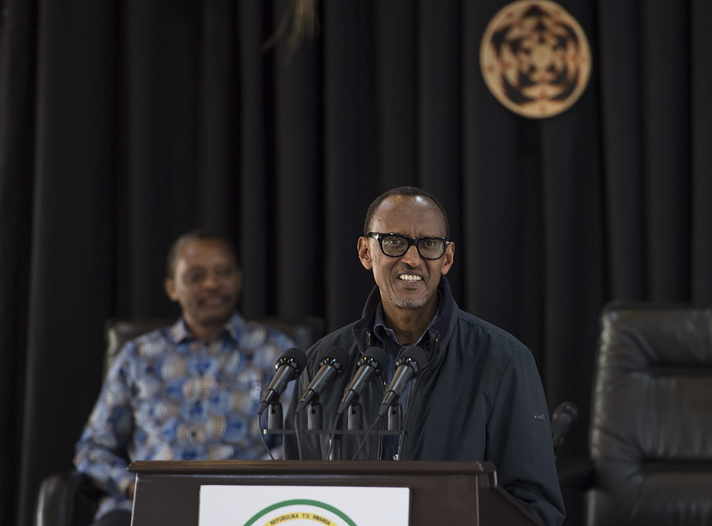 Perezida Kagame asaba Abanyarwanda kwima amatwi ababayobya