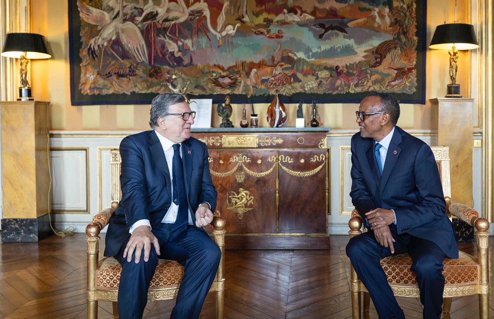 Perezida Kagame na Barroso baganiriye ku kugeza inkingo kuri bose