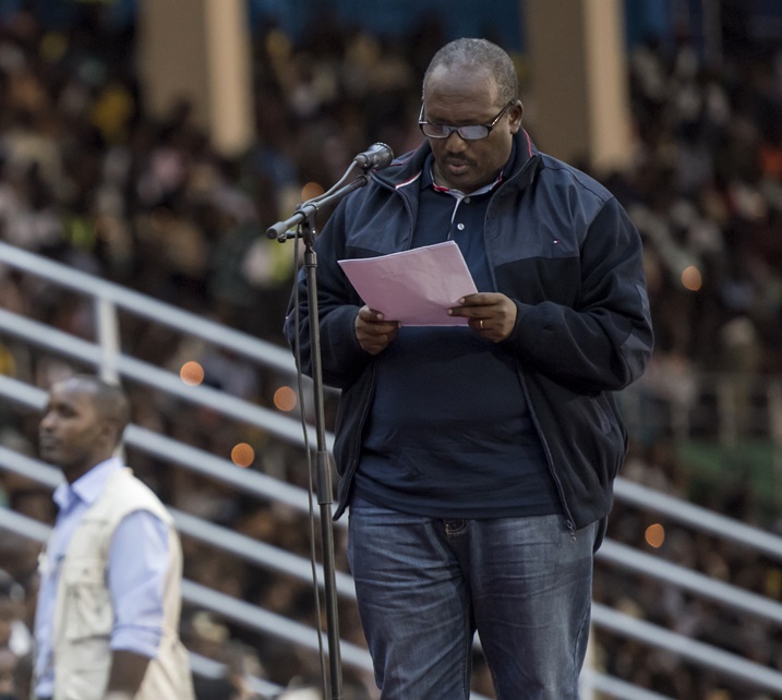 Perezida wa IBUKA, Prof. Jean Pierre Dusingizemungu, mu ijoro ryo kwibuka ku nshuro ya 22 Jenoside yakorewe Abatutsi mu 1994.
