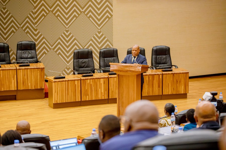 Perezida wa Sena Dr. François Xavier Kalinda avuga ko ruswa yangisha abaturage ubuyobozi