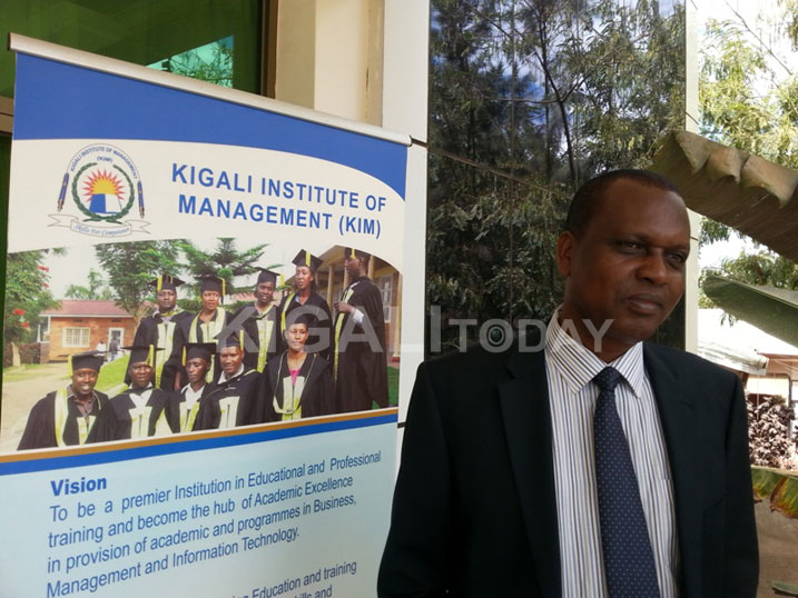 Peter Rutaremara watangije ino kaminuza ya KIM.