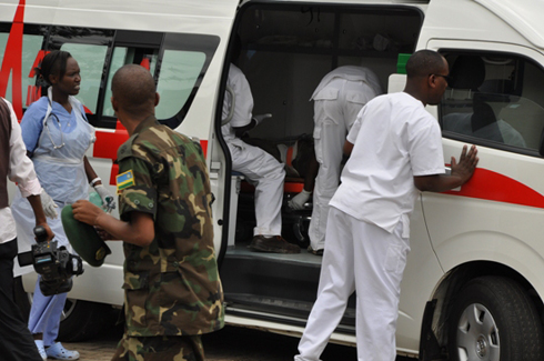 Abakurwaga munsi y'igikuta bahitaga bitabwaho n'abaganga bari baje gutabara