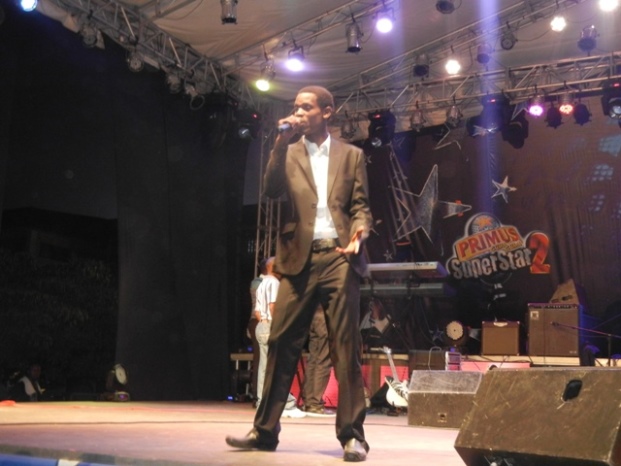 Bruce Melodie yari akiri umuririmbyi ufasha abandi 2011-2012