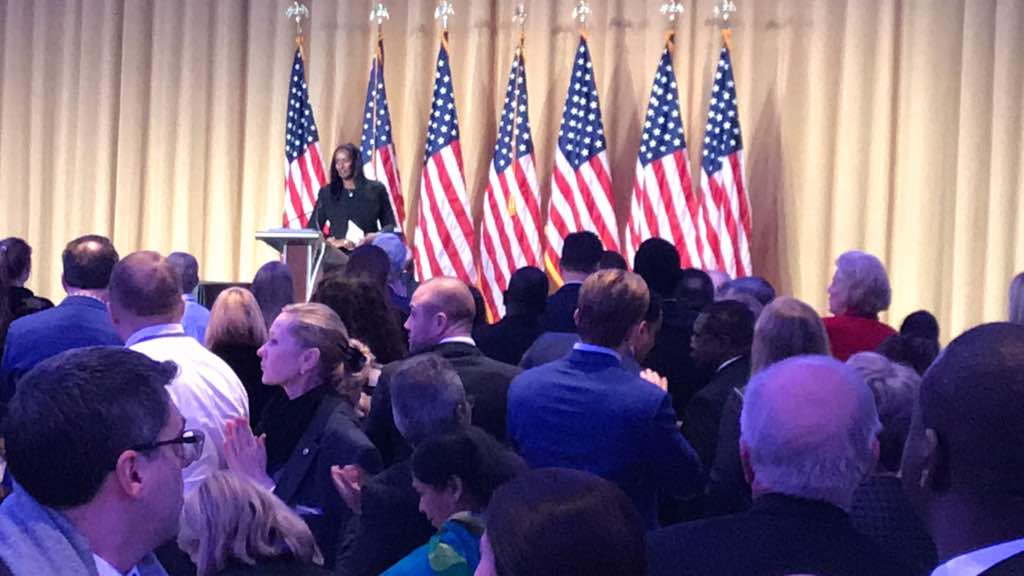 Madame Jeannette ageza ijambo ku bari bitabiriye iri sengesho