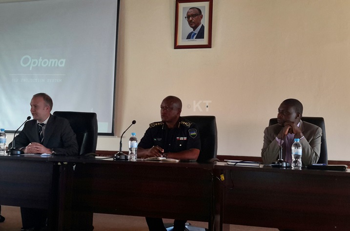 Peter Wald wa UNESCO (guhera ibumoso), DIGP Marizamunda wo muri Polisi y'Igihugu n'Umuyobozi wa RMC, Cleophas Barore.