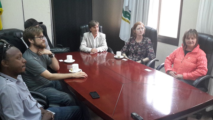 Abagize ishuri ryigisha umuziki ryo muri Canada, hamwe n'Umuyobozi w'ishuri ryigisha umuziki mu Rwanda.