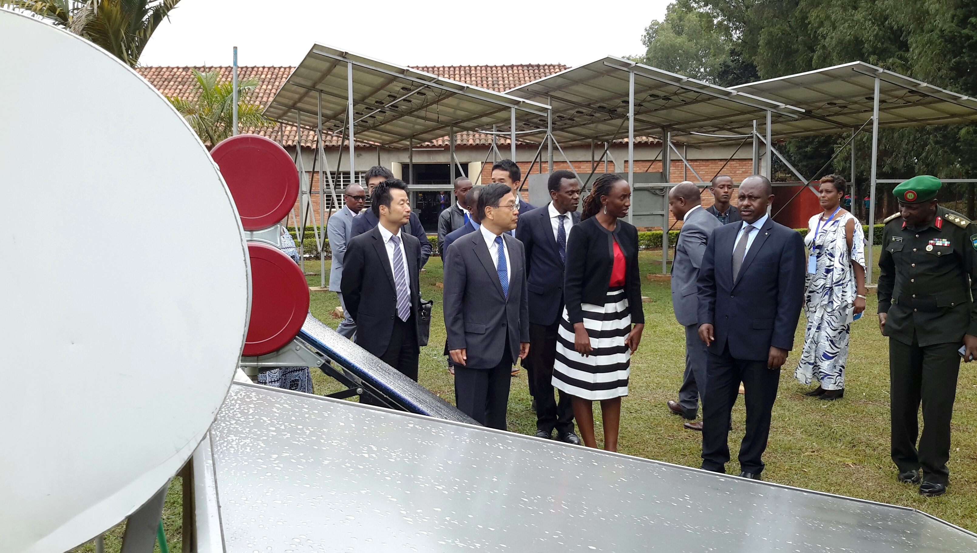 Ministiri w'Uburezi, Dr Eugene Mutimura yasabye Ishuri Rikuru rya IPRC-Tumba kugeza ibyo rikora ku baturage, harimo uburyo bwo guteka buhendutse