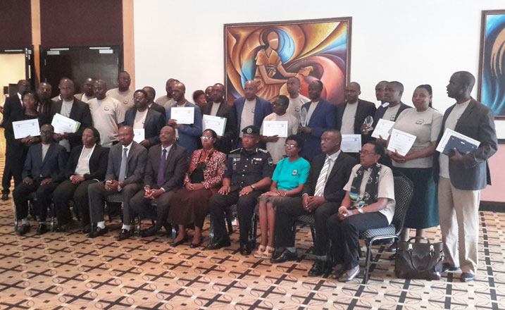 Abagize inzego nkuru nkuru z