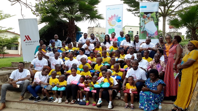 SOS isaba Abanyarwanda kwigana Marriot Hotel bagafasha impfubyi n