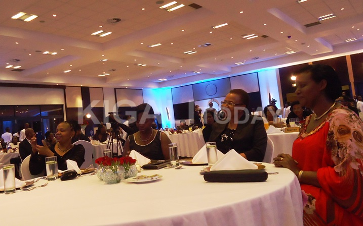  Mme Graca Machel na Monique Nsanzabaganwa bari hagati, Ministre Oda Gasinzigwa/MIGEPROF iburyo 