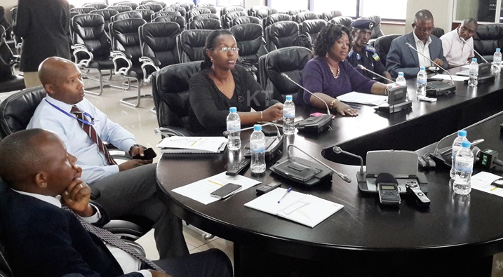 Ministiri w'ubuzima n'abafatanyabikorwa ba Ministeri y'ubuzima, baratanga imbuzi ku ikoreshwa ry'amavuta y'imvange n'amiganano.