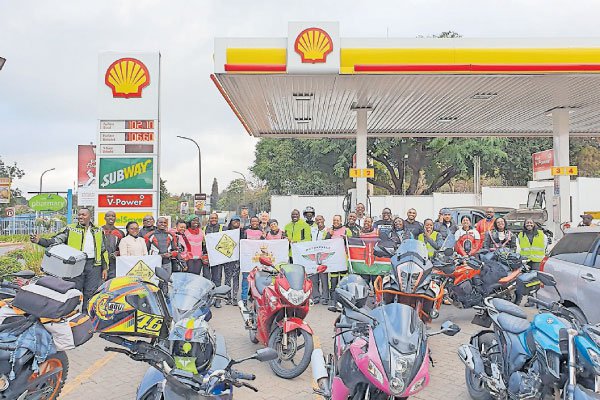 Ubwo aba bagore bari bagiye guhaguruka i Nairobi (photo: Daily Nation)