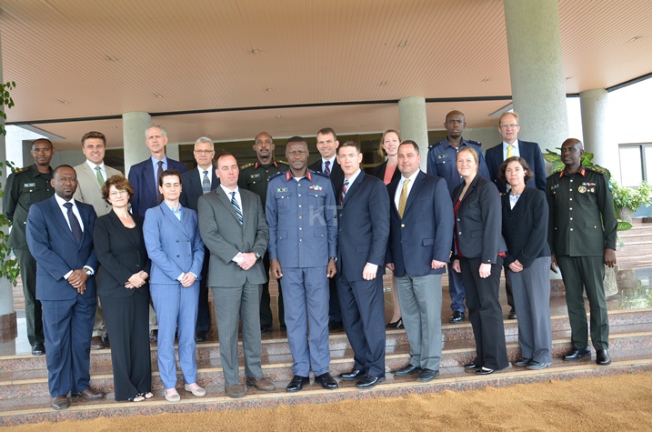 Abagize Kaminuza ya gisirikare ya Amerika bamaze igihe basura ibikorwa by