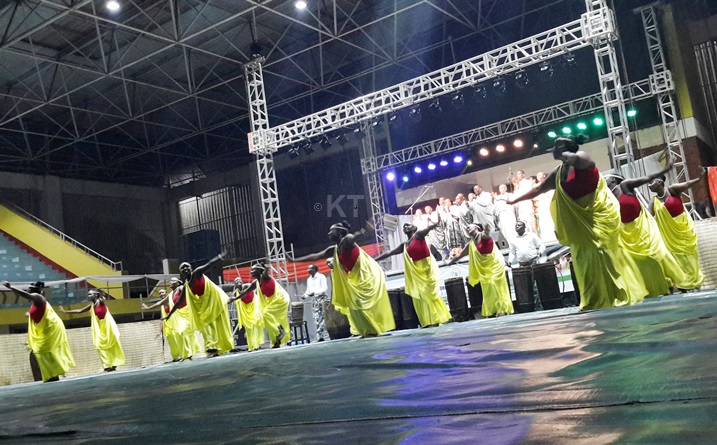 Itorero urukerereza ryataramiye abantu muri Stade Amahoro nto.