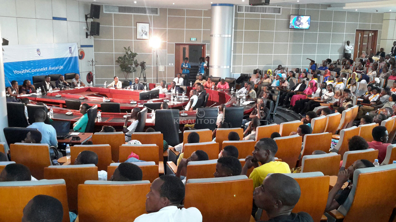 Urubyiruko mu Mujyi wa Kigali rwitabiriye itangwa ry'ibihembo kuri bagenzi babo babaye ba rwiyemezamirimo bakiri bato