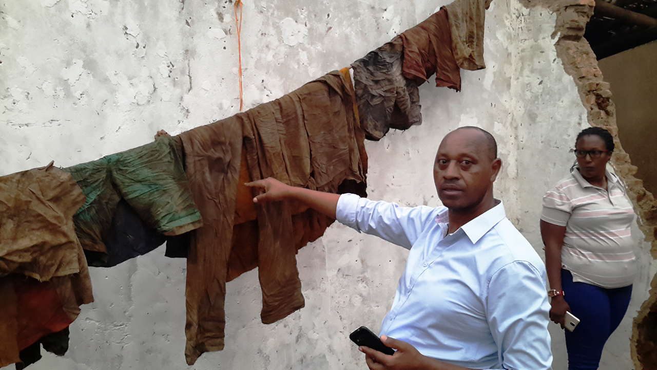 Munyaneza Daniel bita Kirenga avuga ko yamaze kumenya umuntu wari inshuti ye witwaga Kalisa, nyuma yo kubona ishati n'ipantaro yakundaga kwambara.