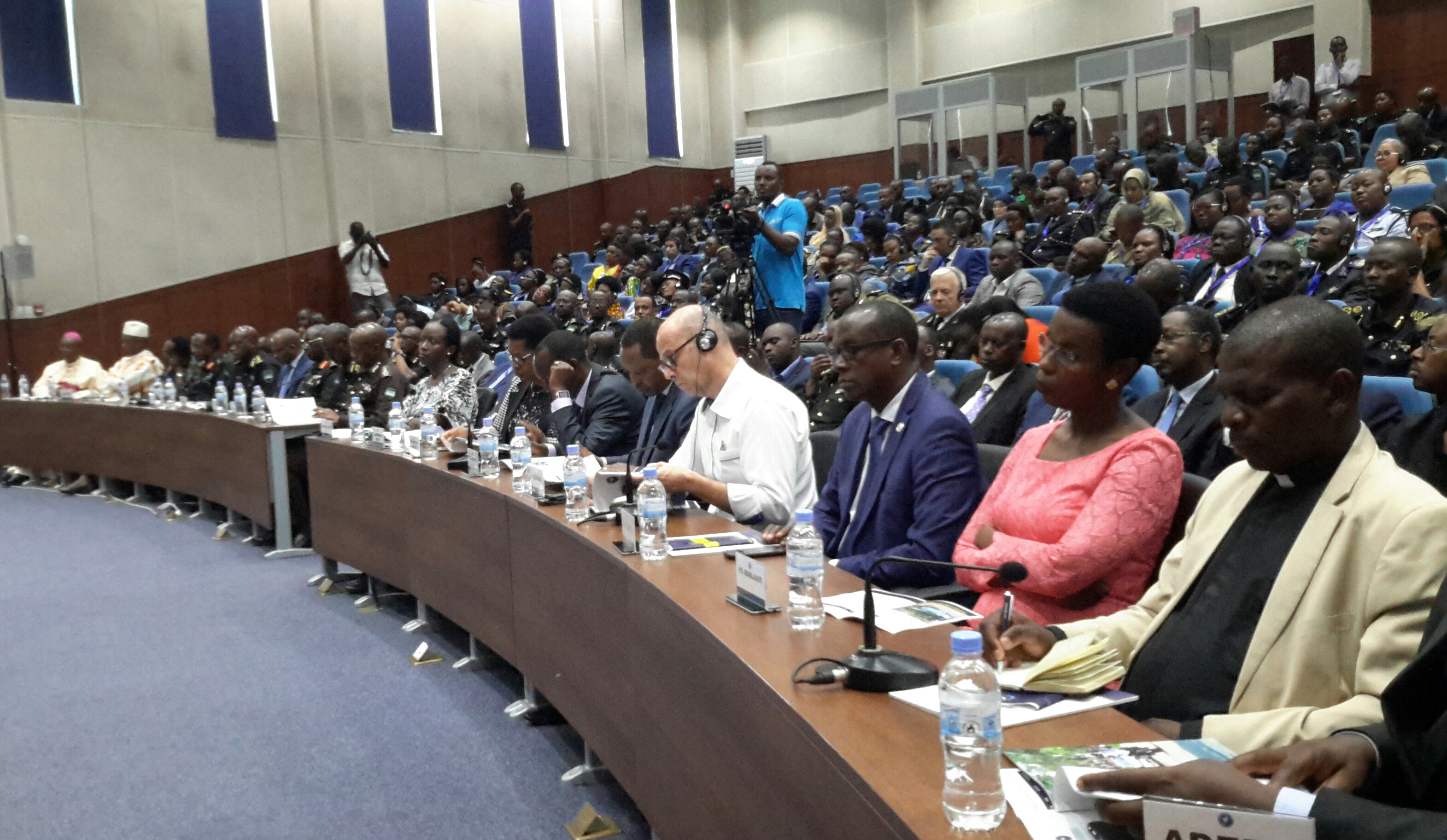 Abayobozi b'Inzego zikorana na Polisi ndetse n'abagize inzego z'umutekano z''Afurika bifatanije na Polisi kwizihiza isabukuru y'imyaka 18