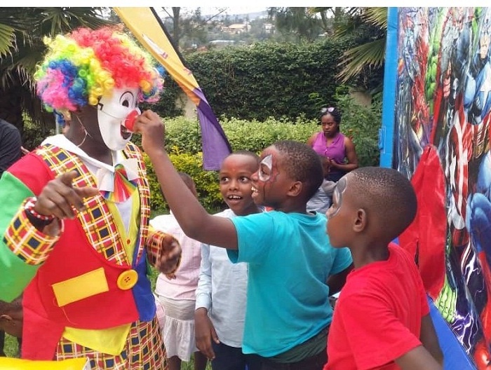 Abana bagomba kurindwa ababakoresha ku mbuga nkoranyambaga bagamije inyungu