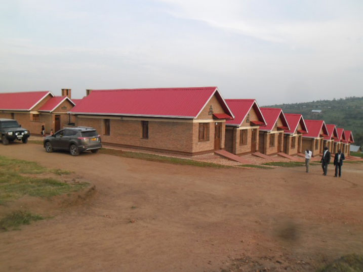 Kubakira abatishoboye inzu zo kubamo ni kimwe mu byo u Rwanda rukora mu guteza imbere abaturage