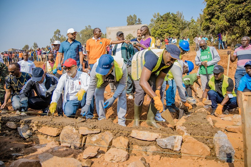 Abayobozi batandukanye mu gutangiza imirimo yo kubaka ECD ya Kimisagara