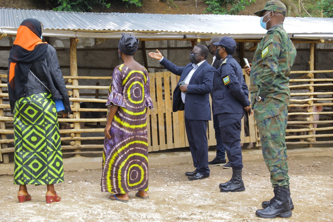 Ikiraro cy'ingurube Polisi yubakiye abo baturage