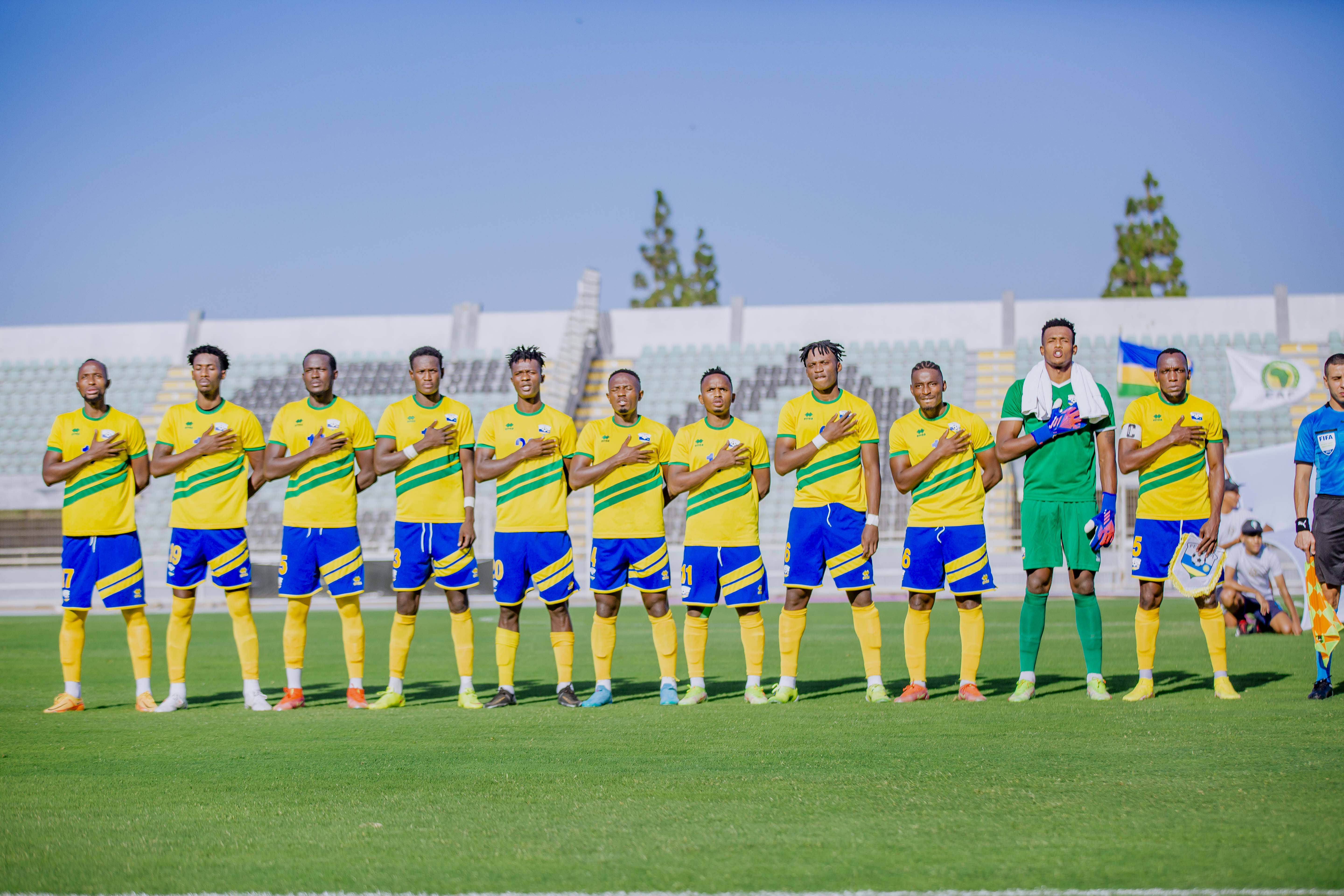 Baririmba indirimbo y'igihugu mbere y'umukino