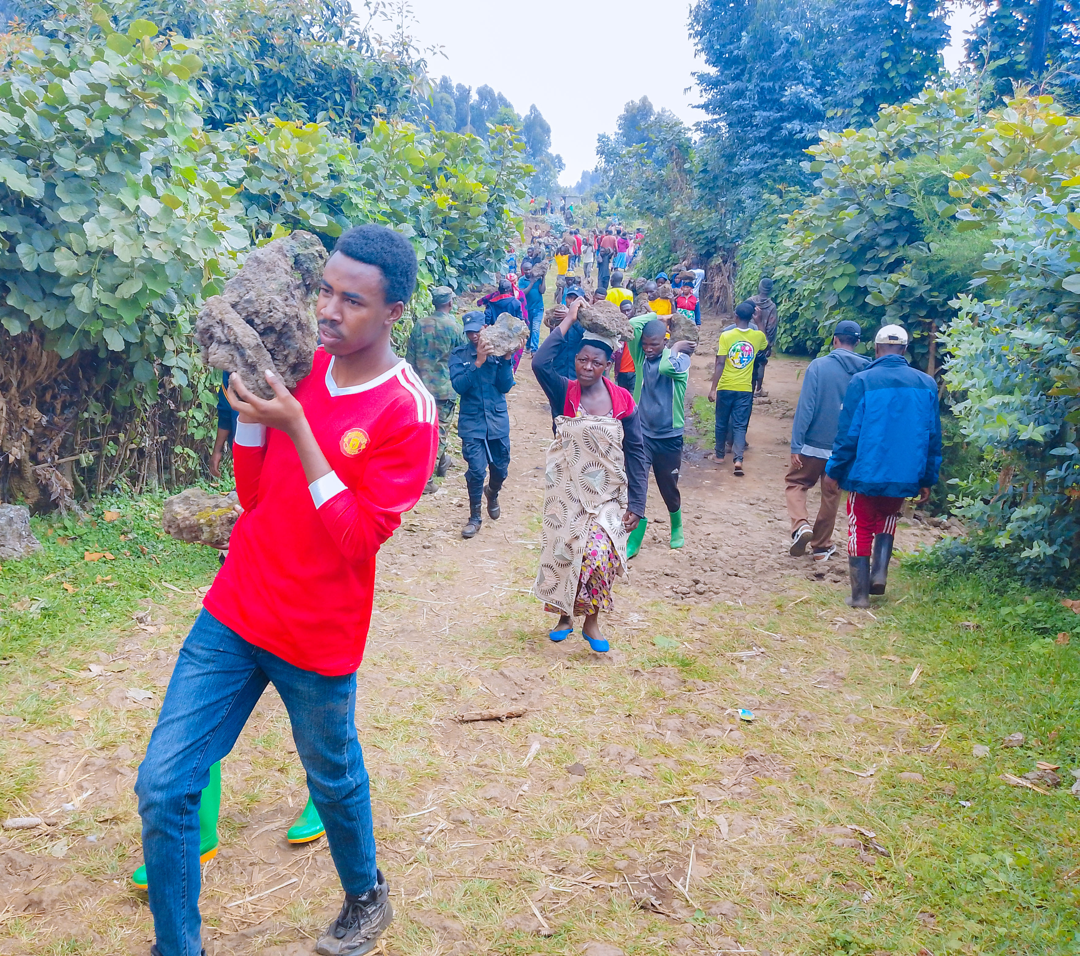 Hatunzwe amabuye yo kubakira abasenyewe n'ibiza