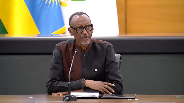 Perezida Kagame ubwo yakiraga indahiro z'abo bayobozi 