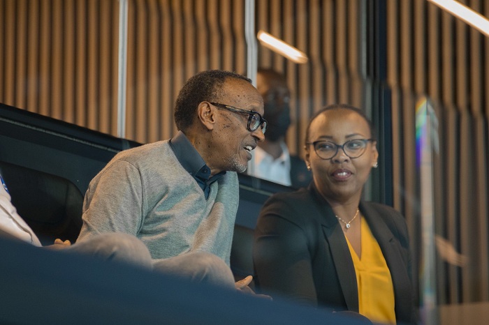 Perezida Kagame na Minisitiri wa Siporo, Munyangaju Aurore Mimosa 