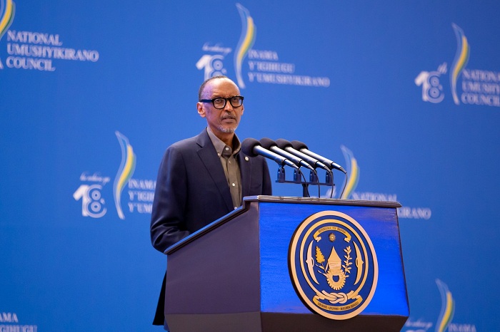 Perezida Kagame yasabye abayobozi kureha guhora mu nama