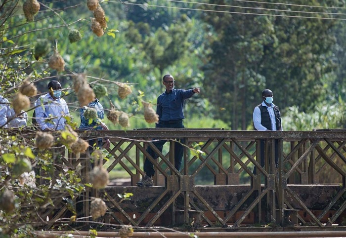 Perezida Kagame tariki 16 Gicurasi 2020 yasuye agace kari gaherutse kwibasirwa n'ibiza muri Nyabihu