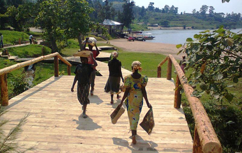 Imirimo yo kubaka plage ya Nyakariba igomba kurangira mbere ya tariki 08/02/2013.