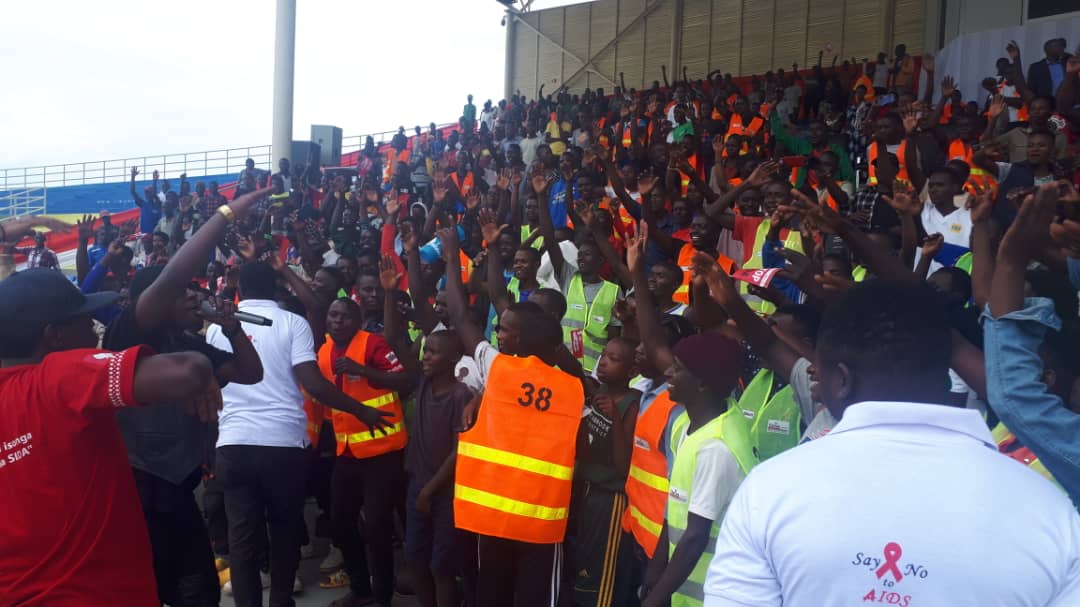 Umuhanzi Platini ari mu basusurukije urubyiruko rwari kuri Sitade ya Nyagatare