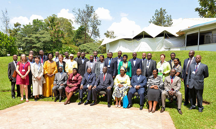 Minisitiri w'Intebe, Anastase Murekezi hamwe n'abatumirwa b'imena bitabiriye inama yiga ku kurwanya ubushomeri.