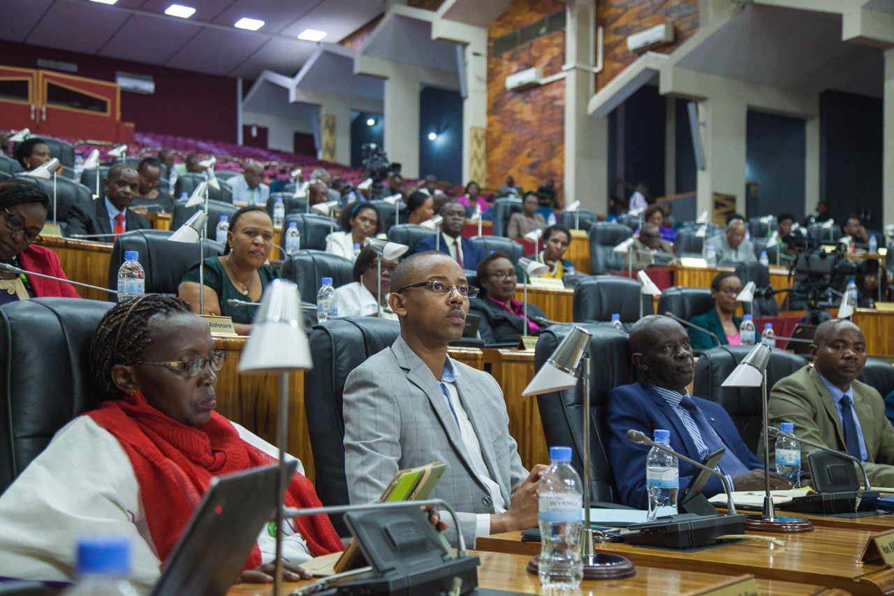 Abagize inteko ishinga amategeko umutwe wa Sena n'uw'abadepite bateze amatwi gahunda za leta