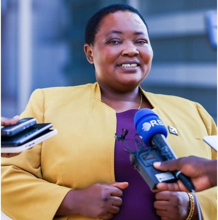 Minisitiri w'Intebe Robinah Nabbanja aganira n'itangazamakuru